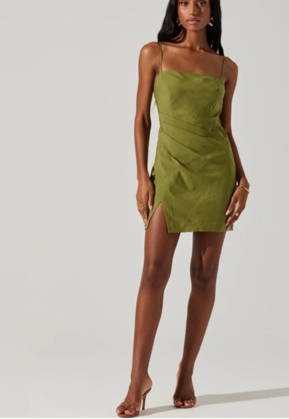 ASTR The Label NWT Green Ruched Mini Dress Slit Spaghetti Strap M $118 0036